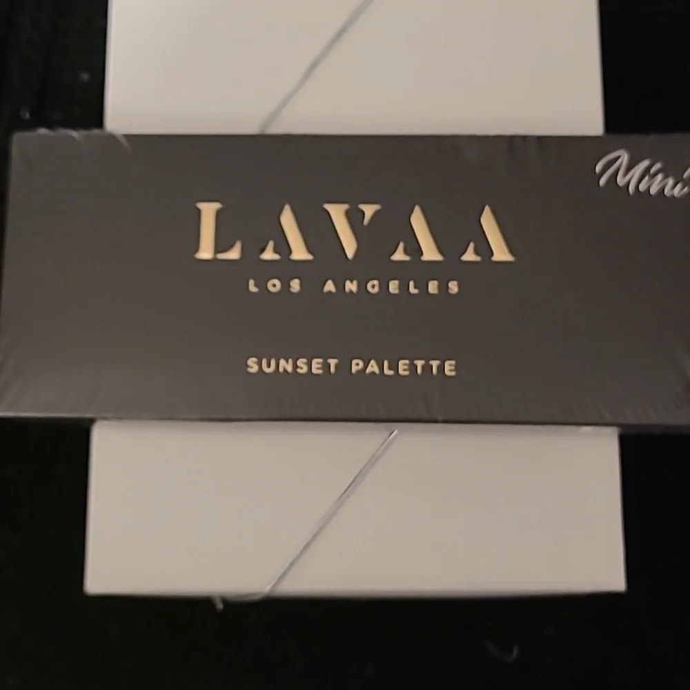 Lavaa Beauty Sunset Palette 12 shades matte, shimmer, & glitter.